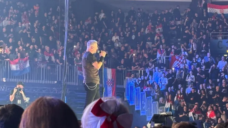 Krenulo je ludilo! Nakon Hipodroma, Thompson napunio i Arenu: Pogledajte uzavrelu atmosferu