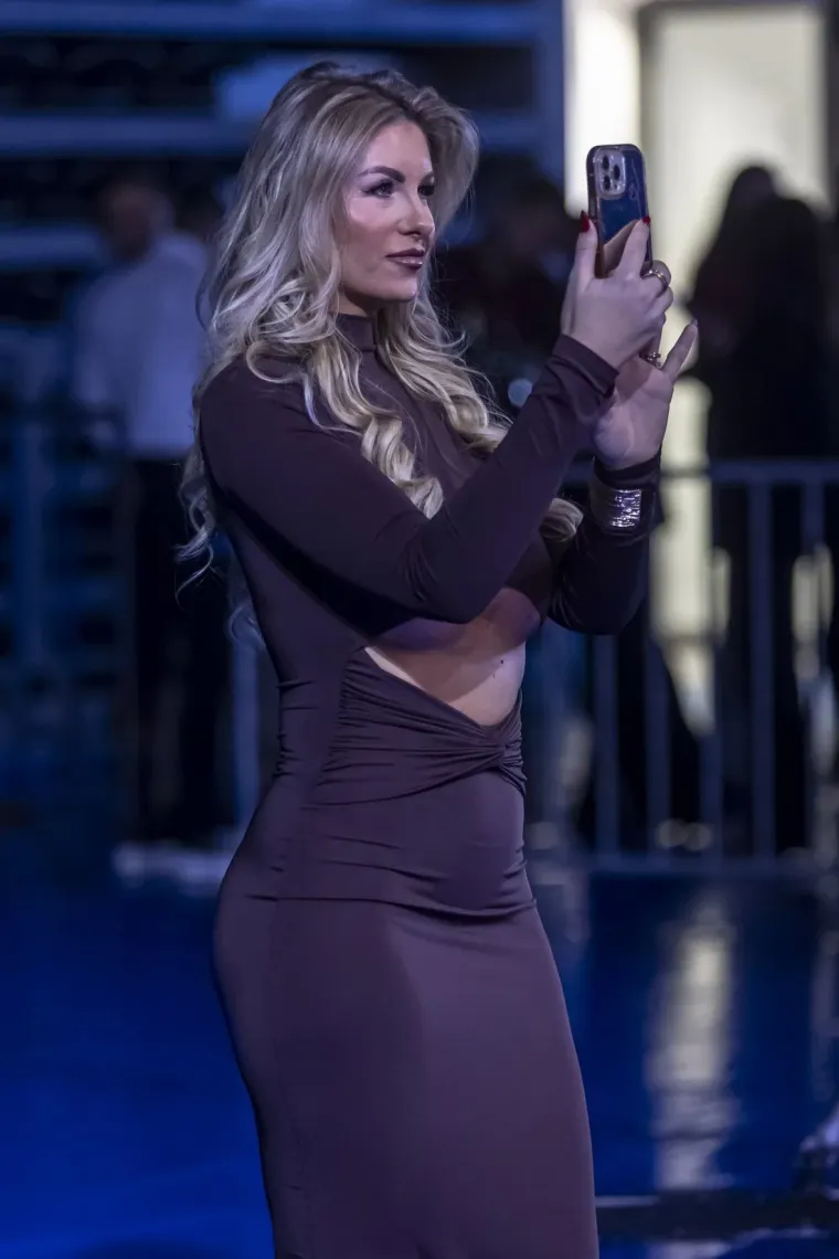 Lijepe Slavonke na koncertu srpskog slavuja u hrvatskom gradu: Pogledajte atmosferu