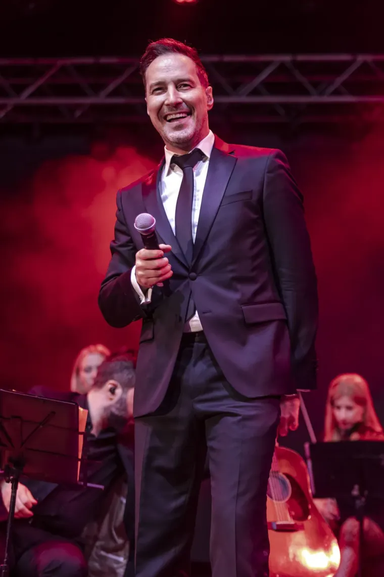 Lijepe Slavonke na koncertu srpskog slavuja u hrvatskom gradu: Pogledajte atmosferu