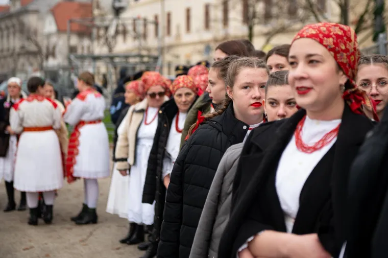 Emotivno ispred katedrale: Zagrepčani dočekali povratak Stepinčevih relikvija