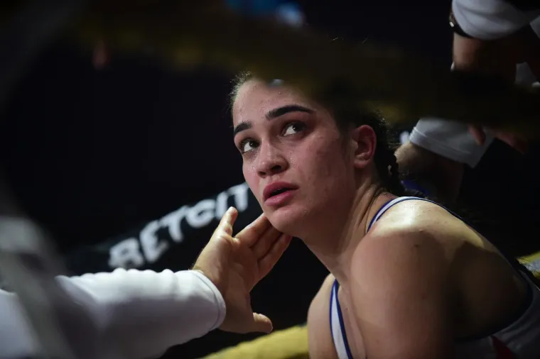 U Zvorniku održana revija ženskog boksa, pop bacio selfi sa zvijezdom večeri