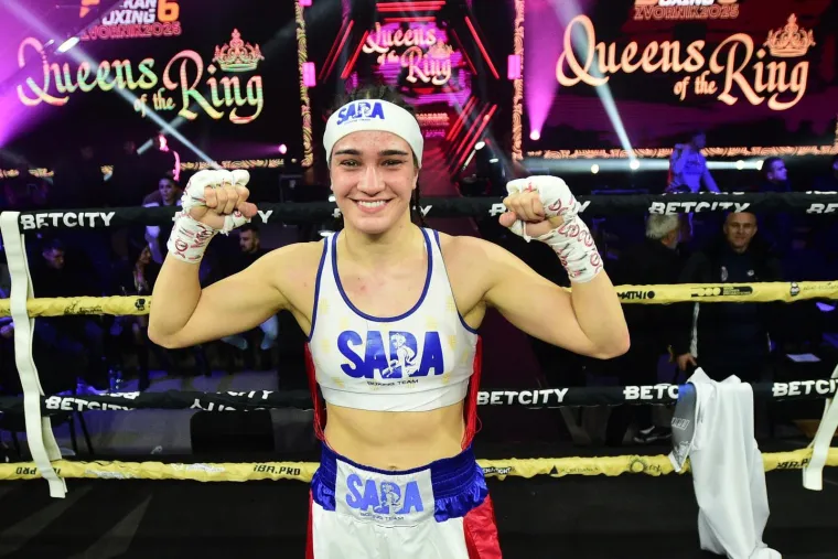 U Zvorniku održana revija ženskog boksa, pop bacio selfi sa zvijezdom večeri