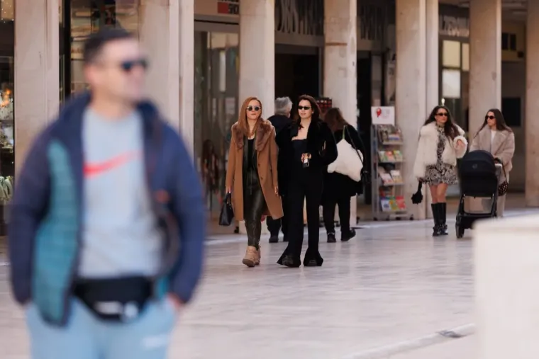 Zadranke kao da su se natjecale koja će obući kraću minicu! Pogledajte koja je 'pobijedila'