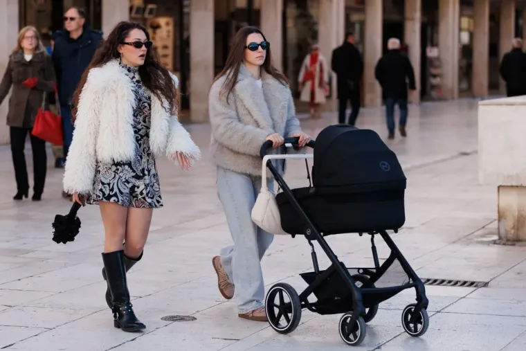 Zadranke kao da su se natjecale koja će obući kraću minicu! Pogledajte koja je 'pobijedila'