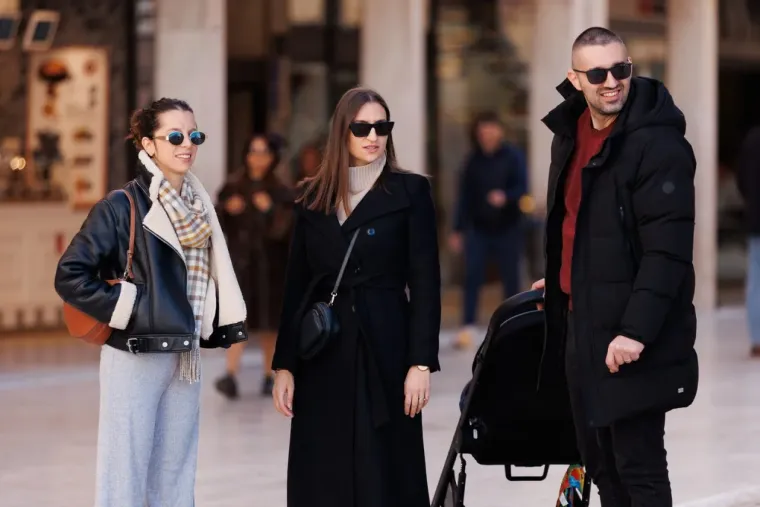 Zadranke kao da su se natjecale koja će obući kraću minicu! Pogledajte koja je 'pobijedila'