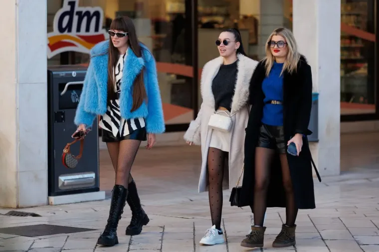 Zadranke kao da su se natjecale koja će obući kraću minicu! Pogledajte koja je 'pobijedila'