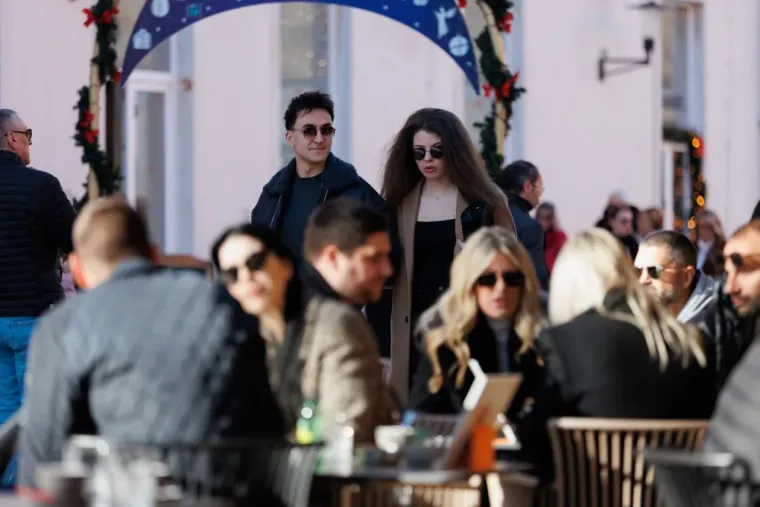 Zadranke kao da su se natjecale koja će obući kraću minicu! Pogledajte koja je 'pobijedila'