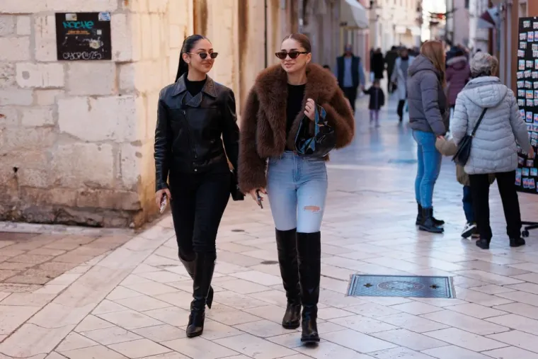 Zadranke kao da su se natjecale koja će obući kraću minicu! Pogledajte koja je 'pobijedila'