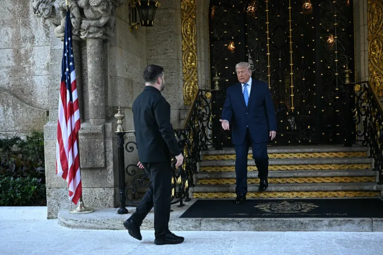 Zelenski u odijelu stigao na povijesni sastanak, pogledajte kako ga je Trump dočekao