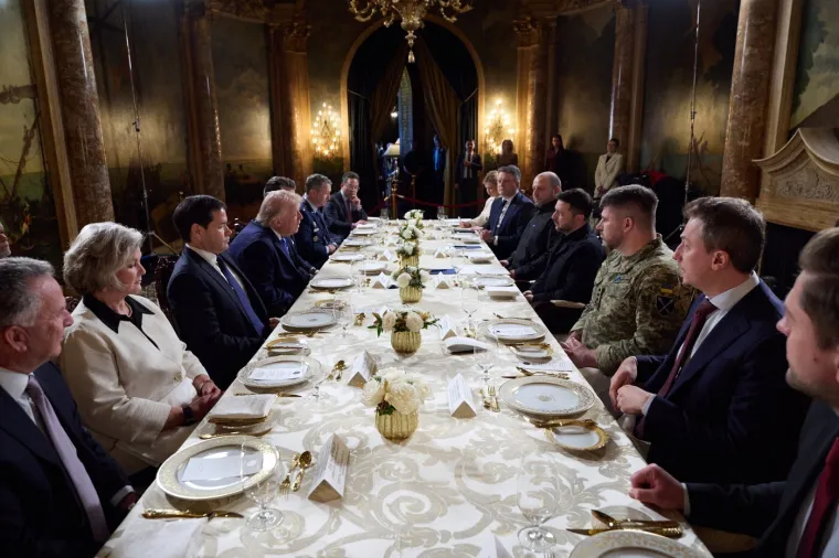 Zelenski u odijelu stigao na povijesni sastanak, pogledajte kako ga je Trump dočekao