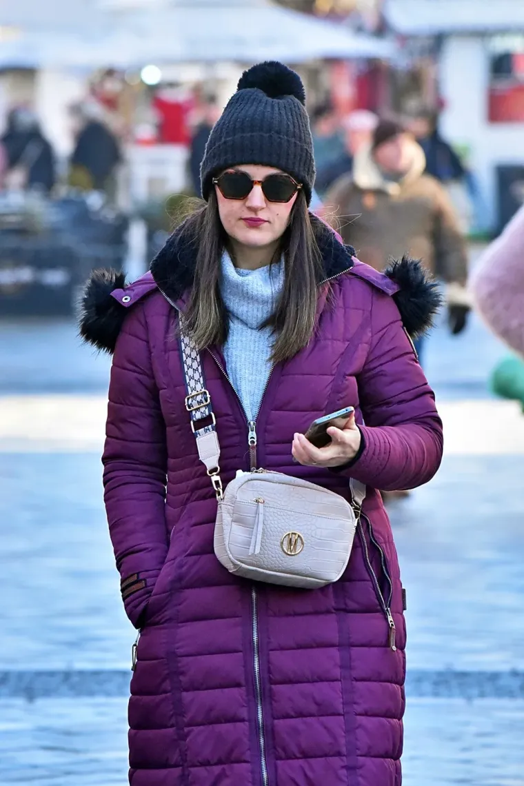 Crnka u bundi zaustavila Varaždin: Svi pogledi bili su uprti u njezine noge, a jasno je i za&scaron;to