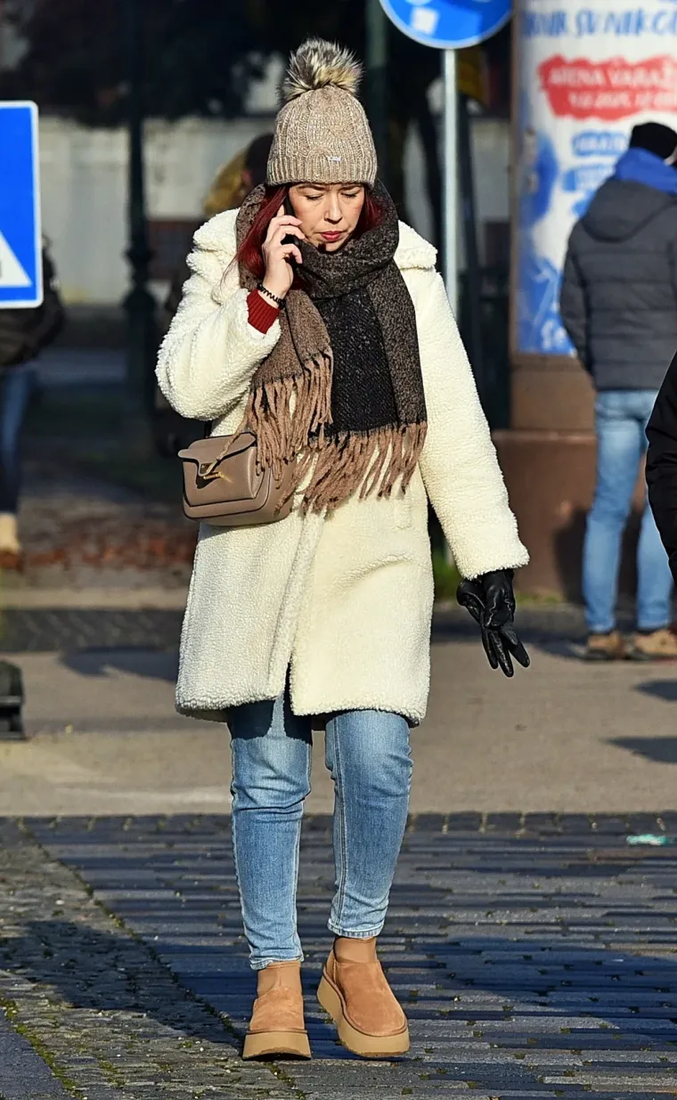 Crnka u bundi zaustavila Varaždin: Svi pogledi bili su uprti u njezine noge, a jasno je i za&scaron;to