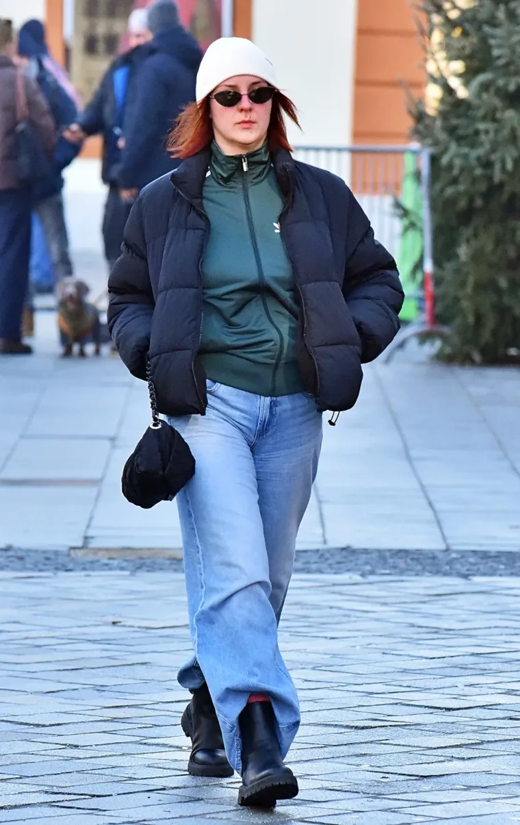 Crnka u bundi zaustavila Varaždin: Svi pogledi bili su uprti u njezine noge, a jasno je i za&scaron;to