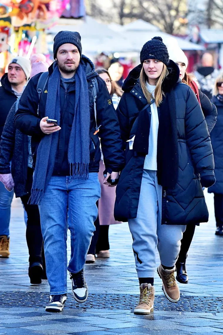 Crnka u bundi zaustavila Varaždin: Svi pogledi bili su uprti u njezine noge, a jasno je i za&scaron;to