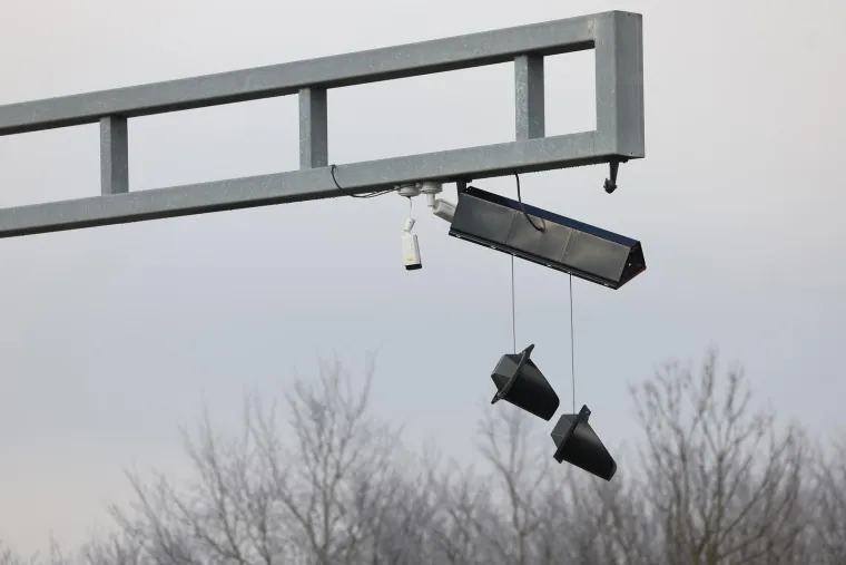 Auto smrskan do neprepoznatljivosti, dijelovi razasuti po cesti: Horor prizori u Velikoj Gorici