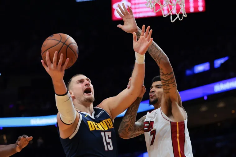 Pogledajte trenutak koji je &scaron;okirao Srbiju i NBA: Jokić se ozlijedio na potpuno bizaran način