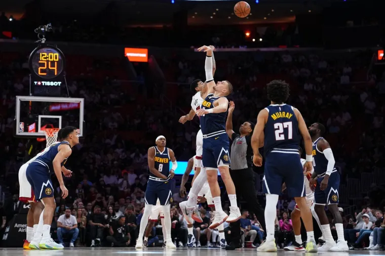 Pogledajte trenutak koji je &scaron;okirao Srbiju i NBA: Jokić se ozlijedio na potpuno bizaran način