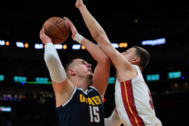 Pogledajte trenutak koji je &scaron;okirao Srbiju i NBA: Jokić se ozlijedio na potpuno bizaran način