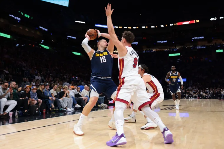 Pogledajte trenutak koji je &scaron;okirao Srbiju i NBA: Jokić se ozlijedio na potpuno bizaran način