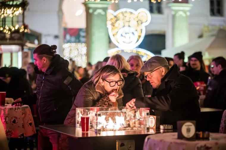 &Scaron;e&scaron;irom i osmijehom osvojile Prokurative: Dvije Splićanke ukrale show na nastupu Marka Kutlića