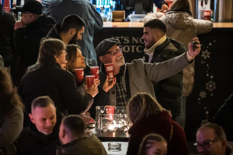 &Scaron;e&scaron;irom i osmijehom osvojile Prokurative: Dvije Splićanke ukrale show na nastupu Marka Kutlića