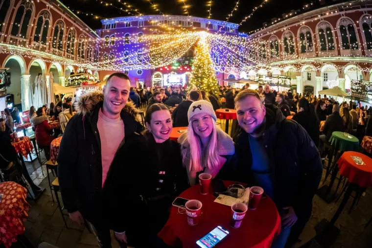 &Scaron;e&scaron;irom i osmijehom osvojile Prokurative: Dvije Splićanke ukrale show na nastupu Marka Kutlića