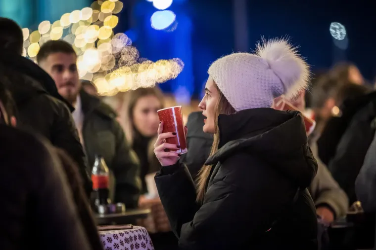 &Scaron;e&scaron;irom i osmijehom osvojile Prokurative: Dvije Splićanke ukrale show na nastupu Marka Kutlića