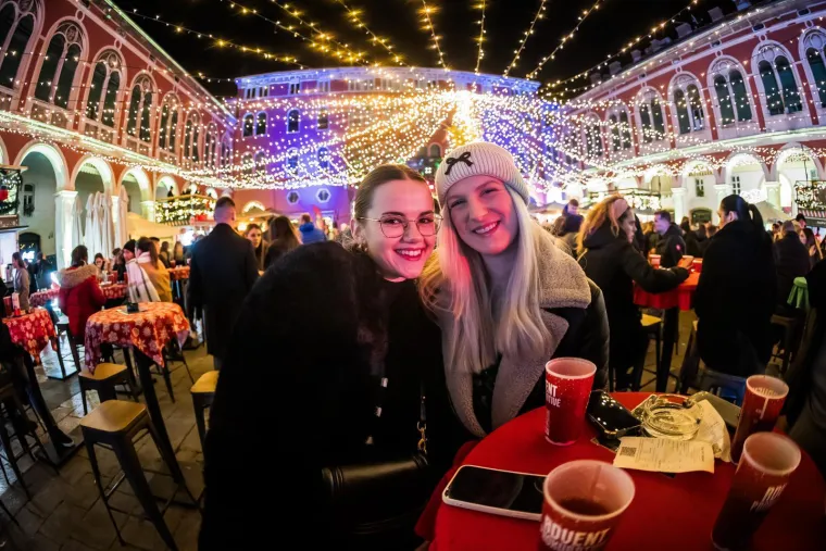 &Scaron;e&scaron;irom i osmijehom osvojile Prokurative: Dvije Splićanke ukrale show na nastupu Marka Kutlića