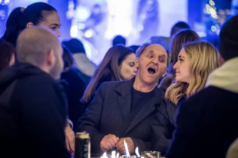 &Scaron;e&scaron;irom i osmijehom osvojile Prokurative: Dvije Splićanke ukrale show na nastupu Marka Kutlića