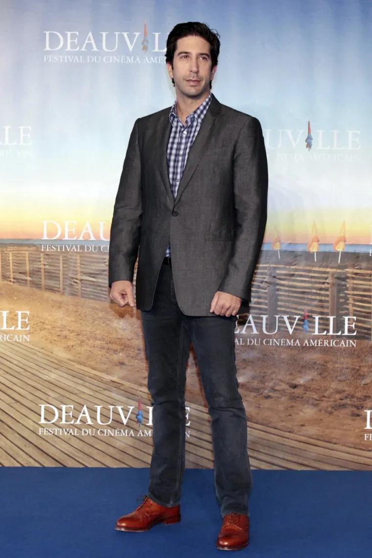 Ima feti&scaron; na studentice? Ross iz 'Prijatelja' promijenio imidž i na&scaron;ao 28 godina mlađu curu