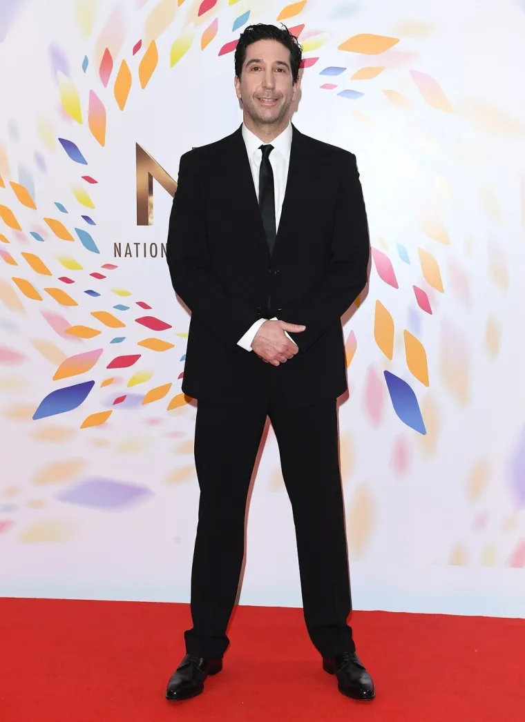 Ima feti&scaron; na studentice? Ross iz 'Prijatelja' promijenio imidž i na&scaron;ao 28 godina mlađu curu