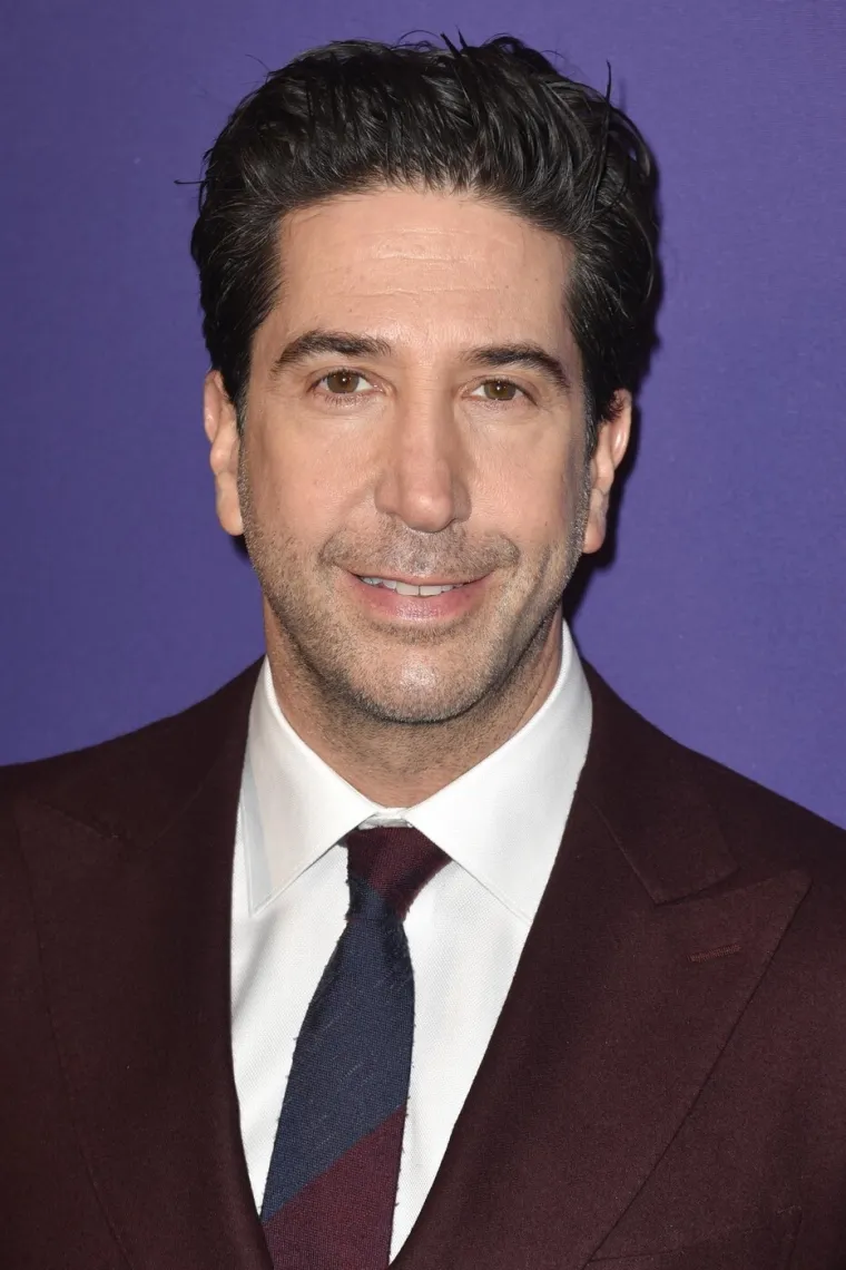 Ima feti&scaron; na studentice? Ross iz 'Prijatelja' promijenio imidž i na&scaron;ao 28 godina mlađu curu