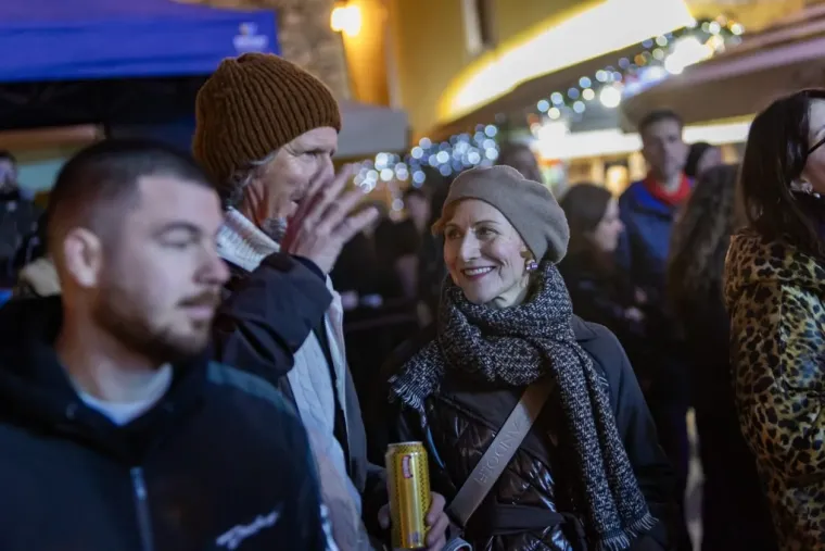 Kakva elegancija: Dok je Elemental zagrijavao Zadrane, dama u sivom plijenila pažnju iz publike
