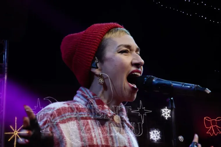 Kakva elegancija: Dok je Elemental zagrijavao Zadrane, dama u sivom plijenila pažnju iz publike