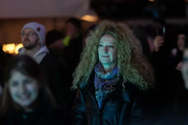 Kakva elegancija: Dok je Elemental zagrijavao Zadrane, dama u sivom plijenila pažnju iz publike