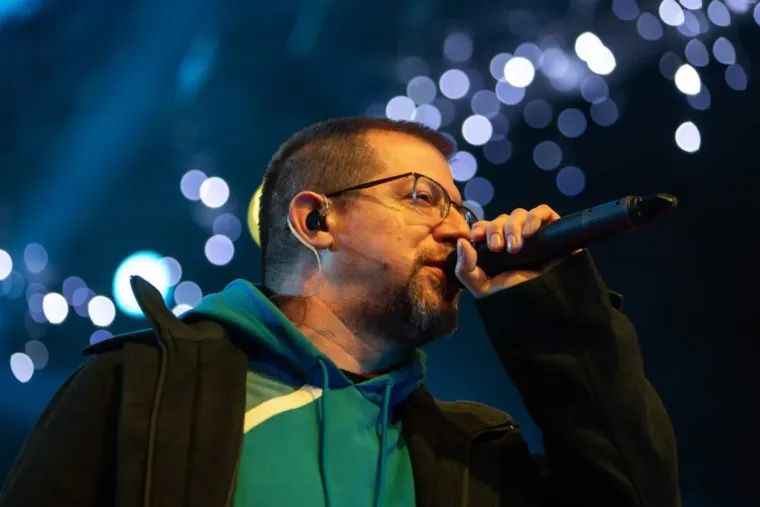 Kakva elegancija: Dok je Elemental zagrijavao Zadrane, dama u sivom plijenila pažnju iz publike