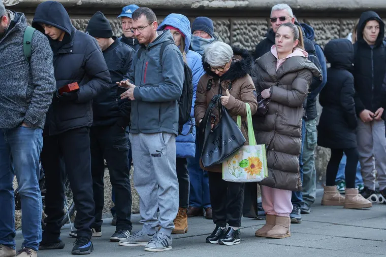 Red ispred HNB-a se ne smanjuje: Jeste li vi zamijenili sve kune?