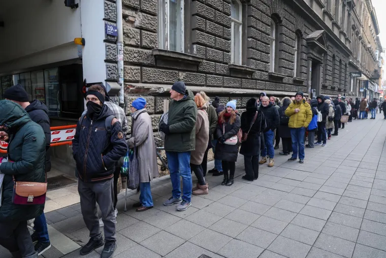 Red ispred HNB-a se ne smanjuje: Jeste li vi zamijenili sve kune?