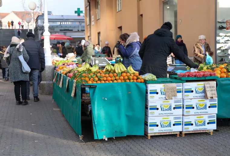 Nevjerojatne gužve na zagrebačkom Dolcu: Građani pohrlili po jednu namirnicu - a nije meso