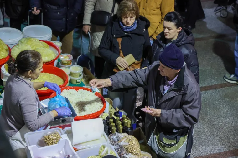 Nevjerojatne gužve na zagrebačkom Dolcu: Građani pohrlili po jednu namirnicu - a nije meso