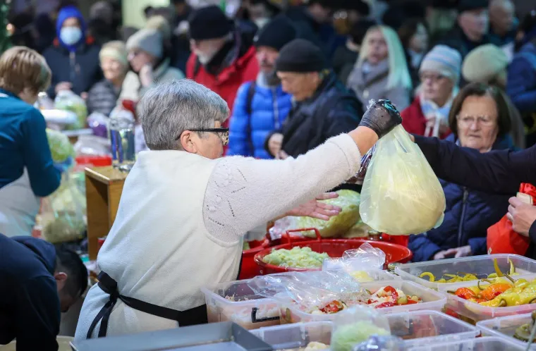 Nevjerojatne gužve na zagrebačkom Dolcu: Građani pohrlili po jednu namirnicu - a nije meso