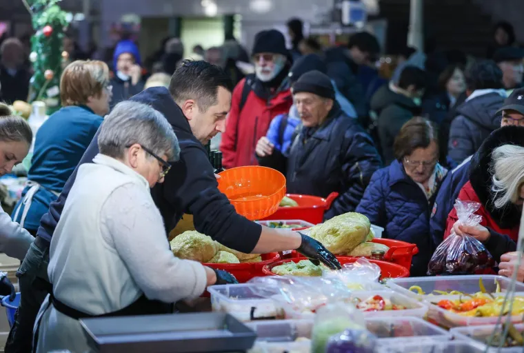 Nevjerojatne gužve na zagrebačkom Dolcu: Građani pohrlili po jednu namirnicu - a nije meso