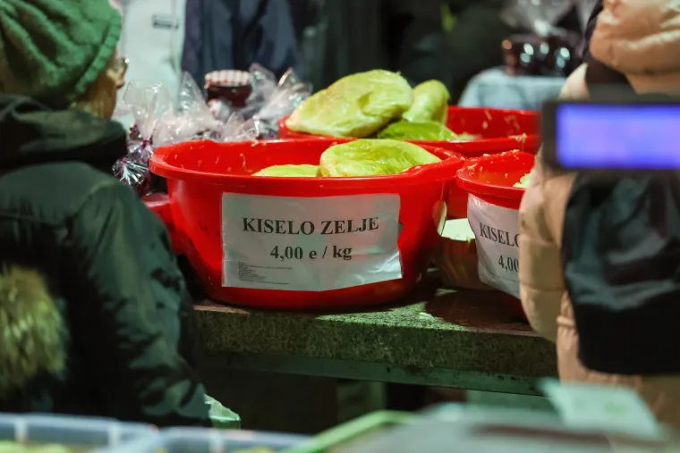 Nevjerojatne gužve na zagrebačkom Dolcu: Građani pohrlili po jednu namirnicu - a nije meso