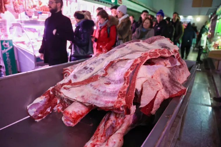 Nevjerojatne gužve na zagrebačkom Dolcu: Građani pohrlili po jednu namirnicu - a nije meso