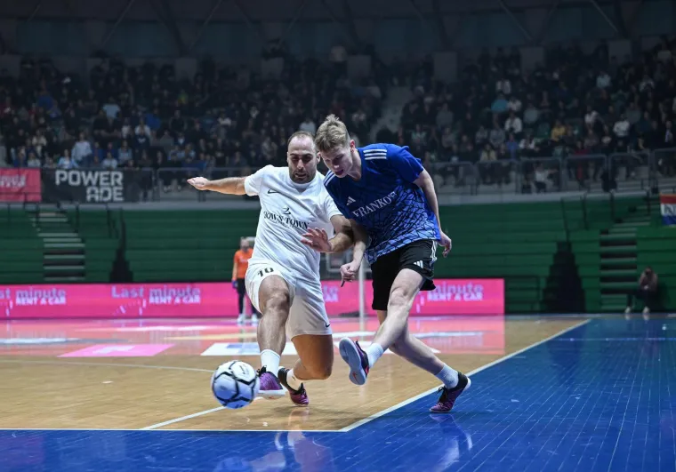 Ekipa predvođena torcida&scaron;ima osvojila Kutiju &scaron;ibica, trofej usred Zagreba podigli u posebnim majicama