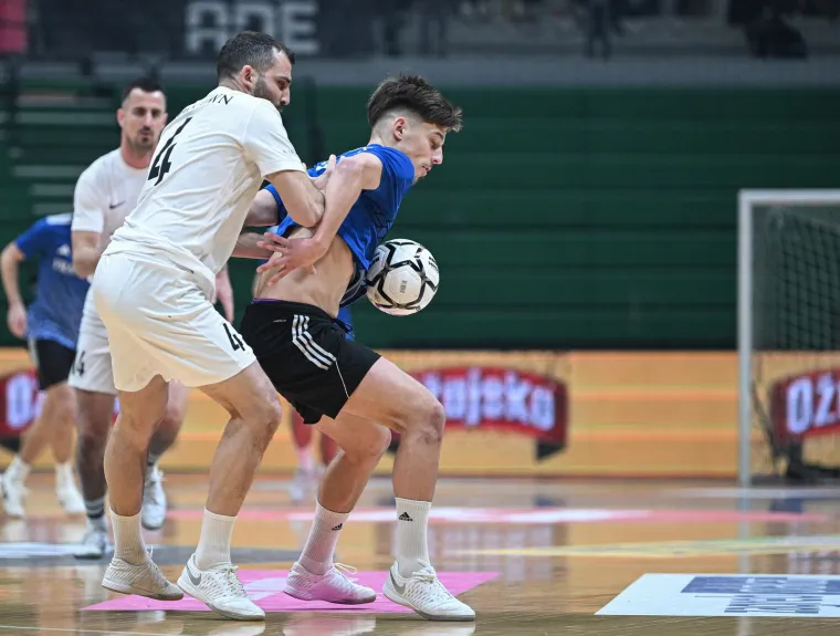 Ekipa predvođena torcida&scaron;ima osvojila Kutiju &scaron;ibica, trofej usred Zagreba podigli u posebnim majicama