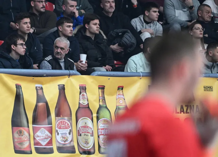 Ekipa predvođena torcida&scaron;ima osvojila Kutiju &scaron;ibica, trofej usred Zagreba podigli u posebnim majicama