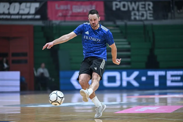 Ekipa predvođena torcida&scaron;ima osvojila Kutiju &scaron;ibica, trofej usred Zagreba podigli u posebnim majicama