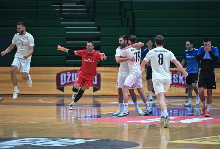 Ekipa predvođena torcida&scaron;ima osvojila Kutiju &scaron;ibica, trofej usred Zagreba podigli u posebnim majicama