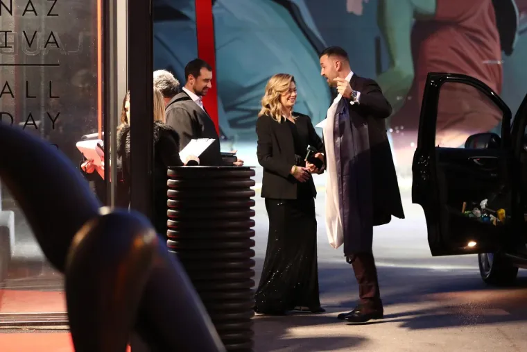 Na terenu zvijer, a u &scaron;tiklama prava ljepotica: Ovako je Sandra Perković izgledala na vjenčanju